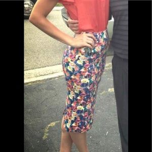 Zara floral stretchy pencil skirt, size Small